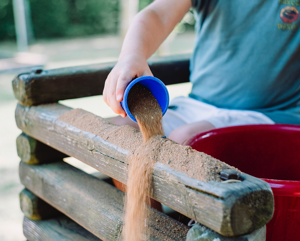 markus-spiske-z02yFSgVRbA-unsplash Boy pouring sand